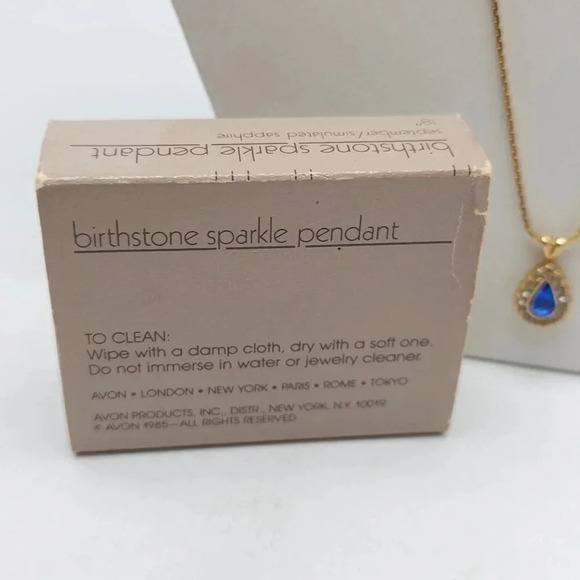 Avon Vintage 1985 September Faux Sapphire Birthstone Sparkle Pendant Necklace - Picture 2 of 6